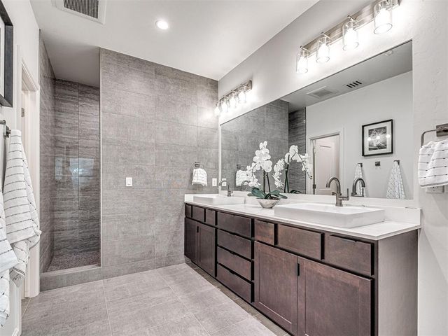 571 S Fretz Avenue, Edmond, OK 73003