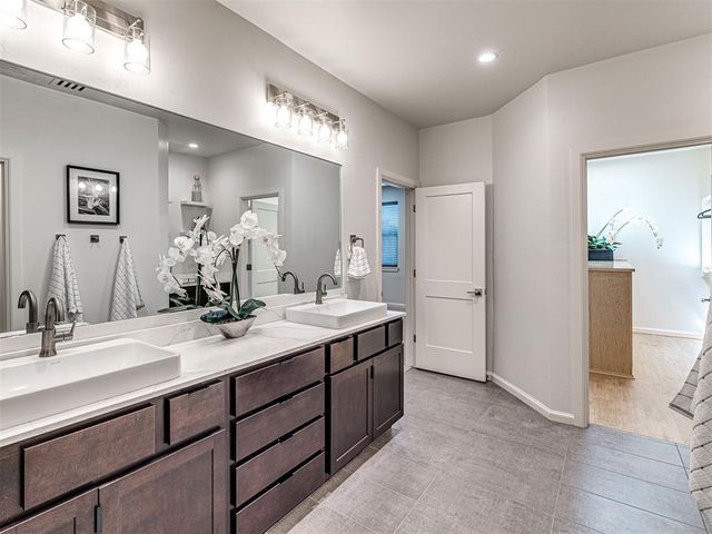 571 S Fretz Avenue, Edmond, OK 73003
