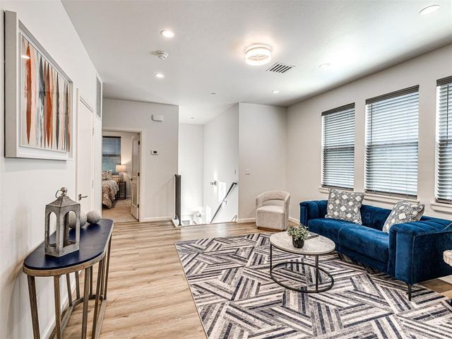 571 S Fretz Avenue, Edmond, OK 73003