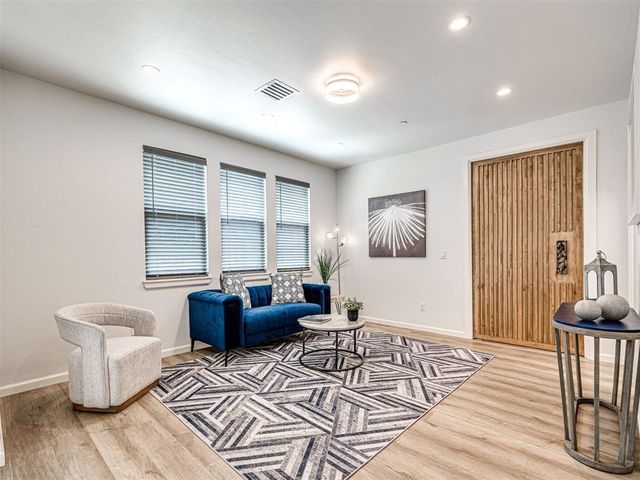 571 S Fretz Avenue, Edmond, OK 73003