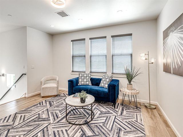 571 S Fretz Avenue, Edmond, OK 73003