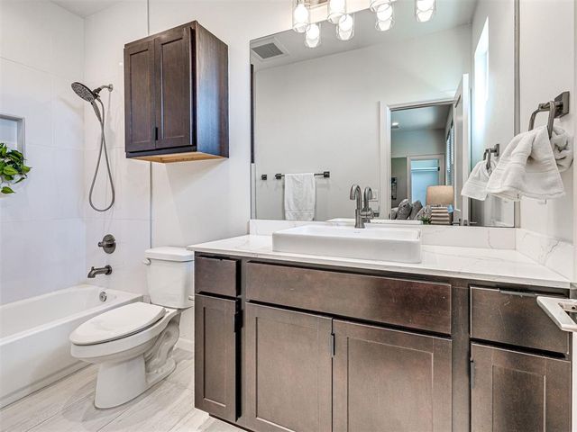 571 S Fretz Avenue, Edmond, OK 73003