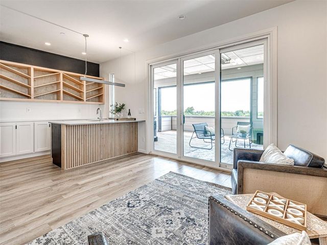 571 S Fretz Avenue, Edmond, OK 73003