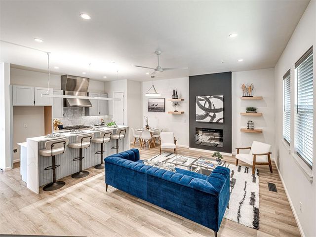 571 S Fretz Avenue, Edmond, OK 73003