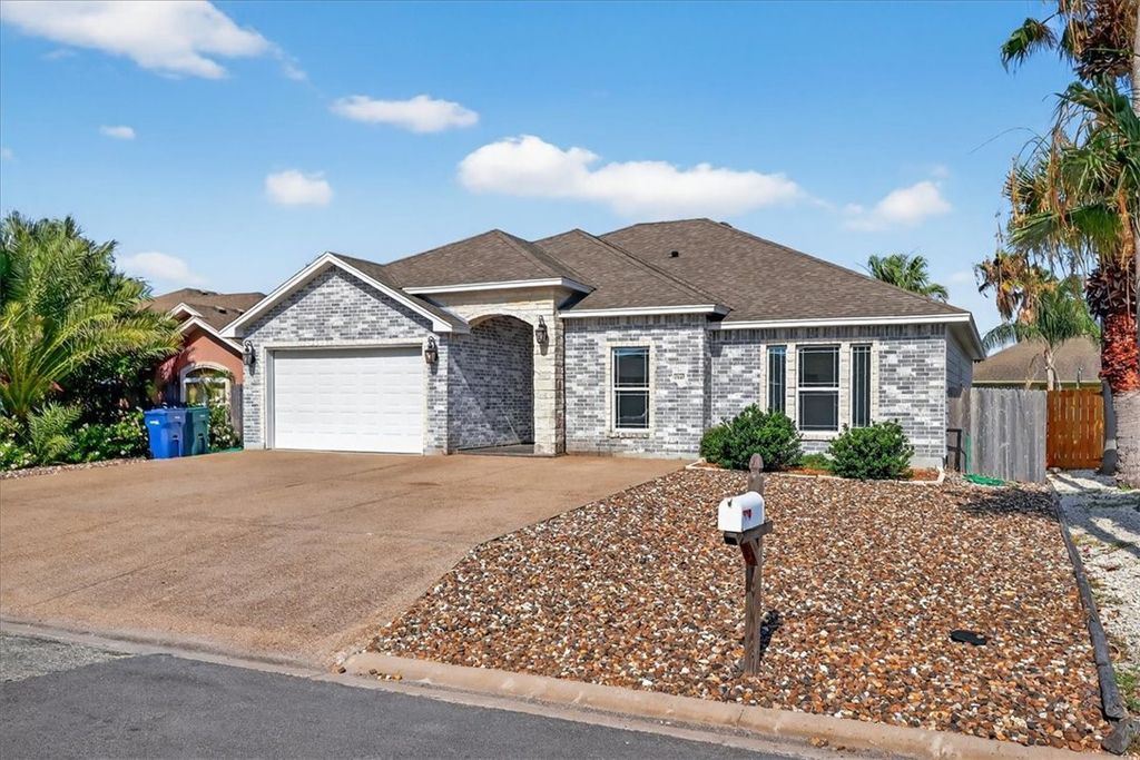 15229 Barataria Dr, Corpus Christi, TX 78418