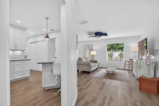 1921 NW 43rd Street, Oakland Park, FL 33309