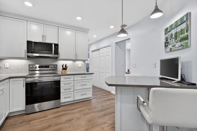 1921 NW 43rd Street, Oakland Park, FL 33309