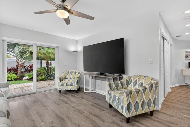 1921 NW 43rd Street, Oakland Park, FL 33309