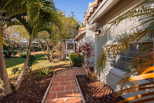 11831 NW 57th St, Coral Springs, FL 33076