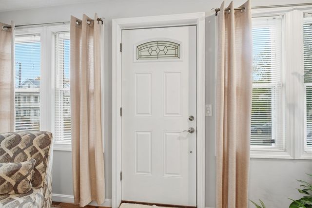 70 Norman St, Springfield, MA 01104