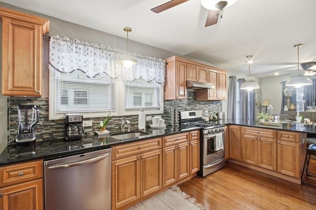 70 Norman St, Springfield, MA 01104