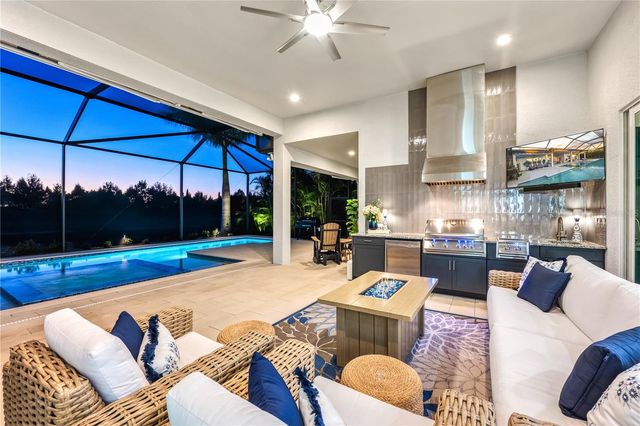 8281 REDONDA LOOP, Bradenton, FL 34202