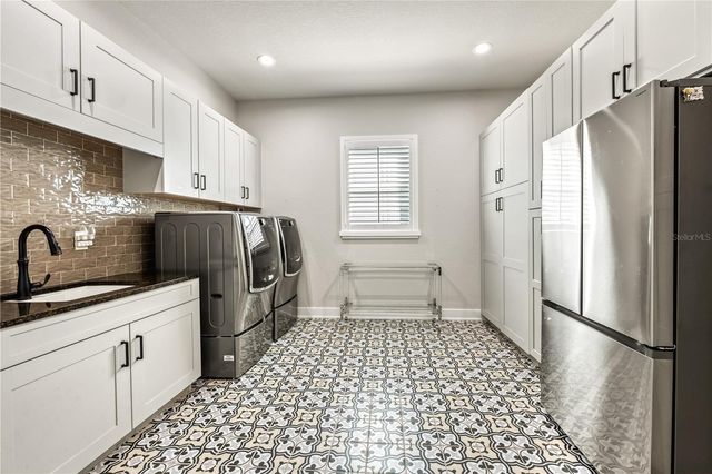 8281 REDONDA LOOP, Bradenton, FL 34202