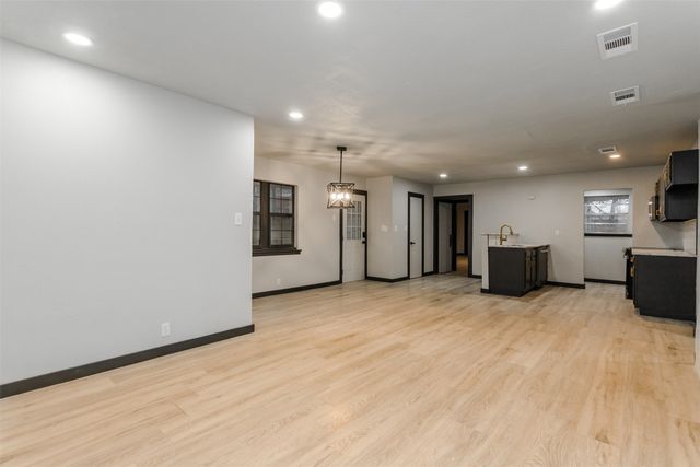 4520 Geddes Avenue, Fort Worth, TX 76107