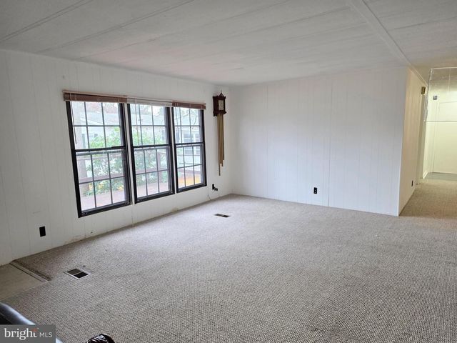 5 SUSAN DR, Barnegat, NJ 08005