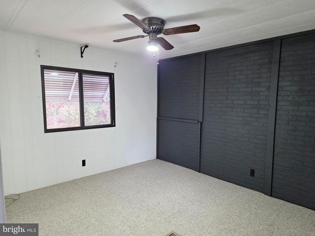 5 SUSAN DR, Barnegat, NJ 08005