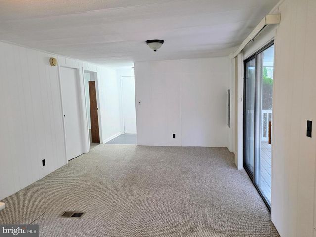 5 SUSAN DR, Barnegat, NJ 08005