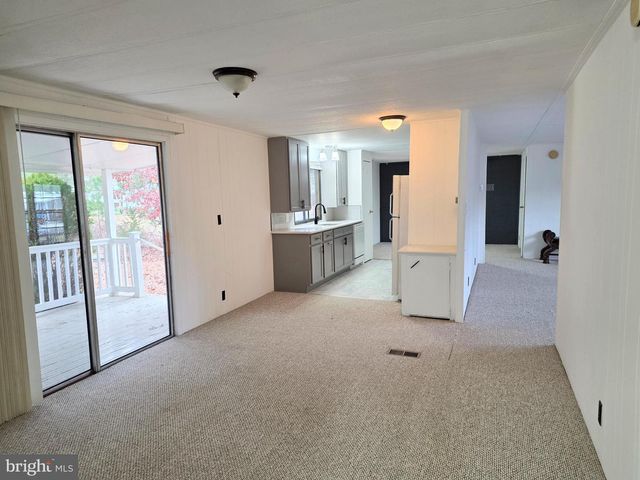 5 SUSAN DR, Barnegat, NJ 08005