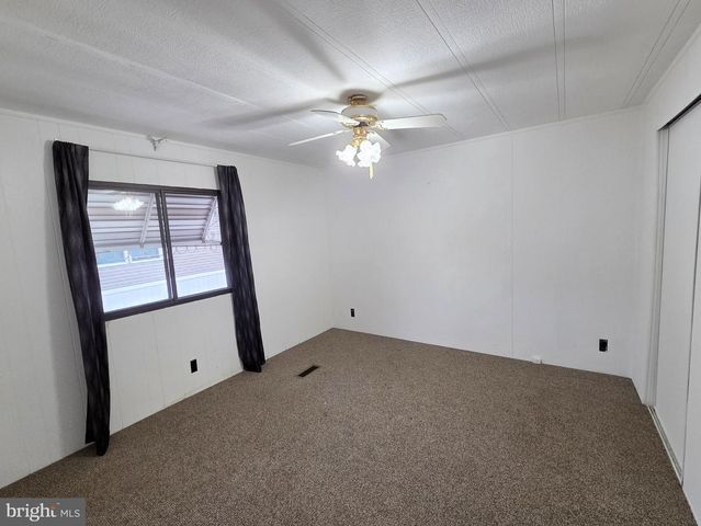 5 SUSAN DR, Barnegat, NJ 08005