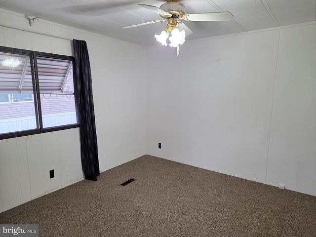 5 SUSAN DR, Barnegat, NJ 08005