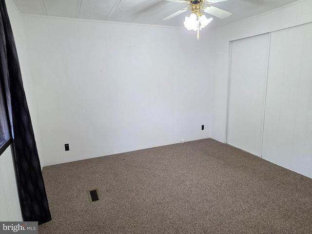 5 SUSAN DR, Barnegat, NJ 08005