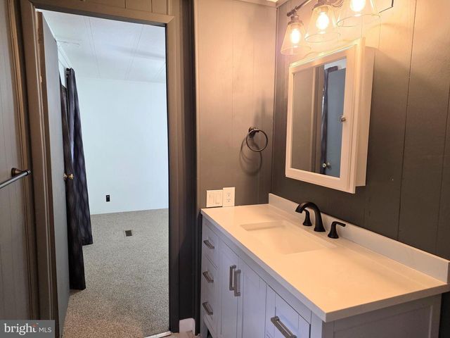 5 SUSAN DR, Barnegat, NJ 08005