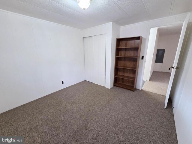 5 SUSAN DR, Barnegat, NJ 08005