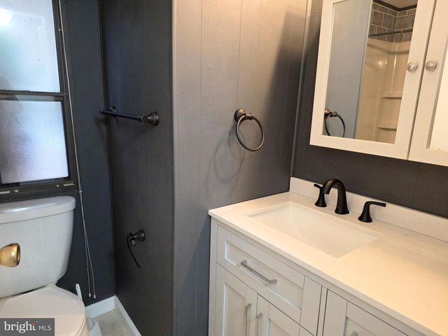 5 SUSAN DR, Barnegat, NJ 08005