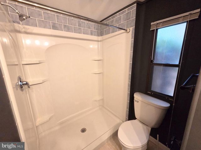 5 SUSAN DR, Barnegat, NJ 08005