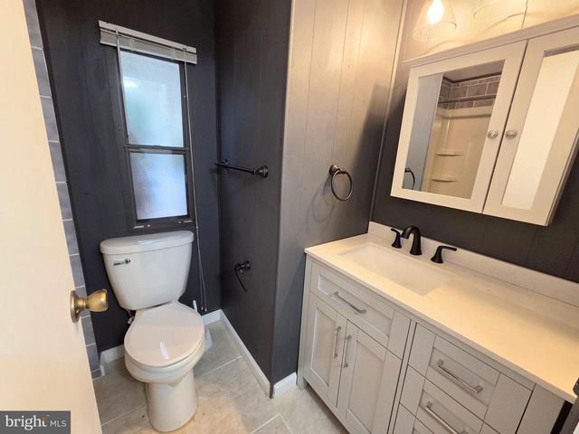 5 SUSAN DR, Barnegat, NJ 08005