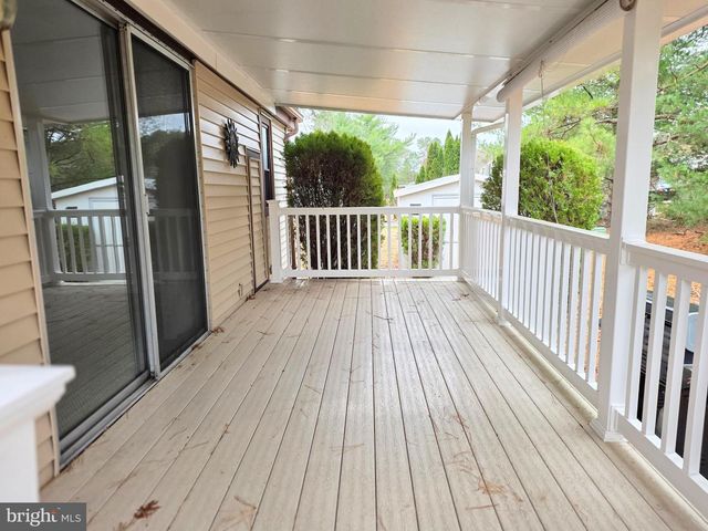 5 SUSAN DR, Barnegat, NJ 08005