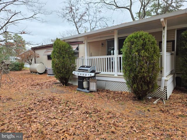 5 SUSAN DR, Barnegat, NJ 08005