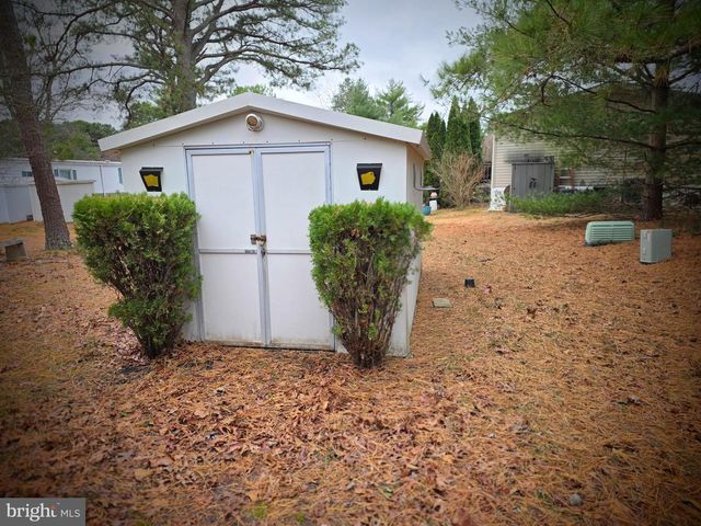 5 SUSAN DR, Barnegat, NJ 08005