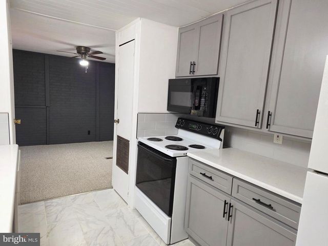 5 SUSAN DR, Barnegat, NJ 08005