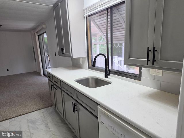 5 SUSAN DR, Barnegat, NJ 08005