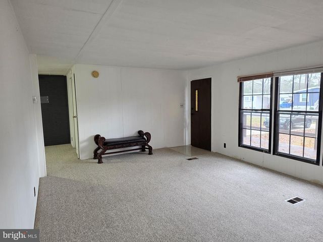 5 SUSAN DR, Barnegat, NJ 08005