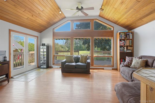147 County Route 1, Warwick, NY 10990