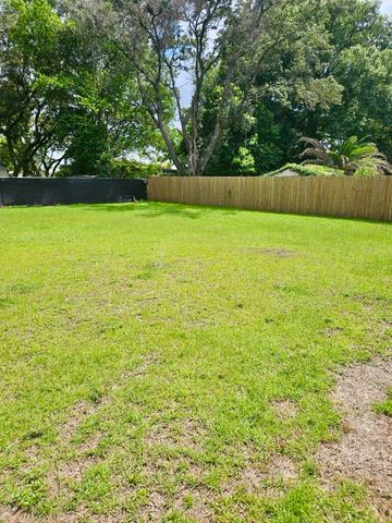 7 NW Highland Drive, Fort Walton Beach, FL 32548