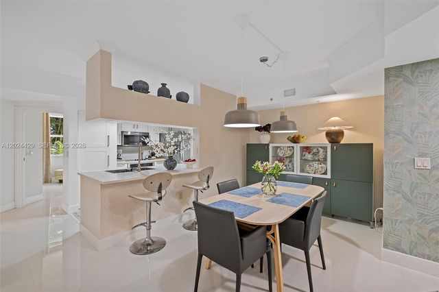 17145 N Bay Road 4204, Sunny Isles Beach, FL 33160