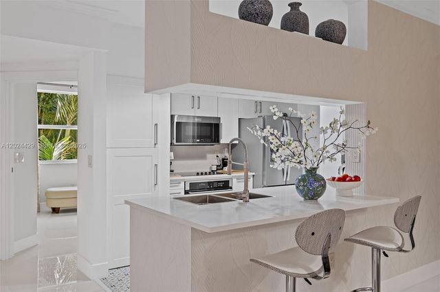 17145 N Bay Road 4204, Sunny Isles Beach, FL 33160