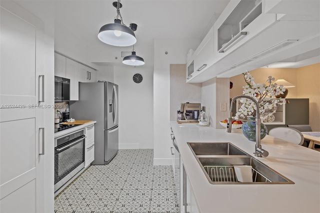 17145 N Bay Road 4204, Sunny Isles Beach, FL 33160