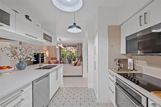 17145 N Bay Road 4204, Sunny Isles Beach, FL 33160