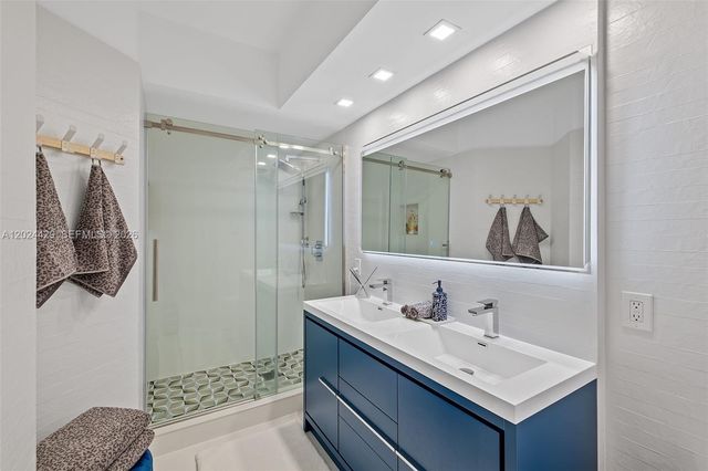 17145 N Bay Road 4204, Sunny Isles Beach, FL 33160