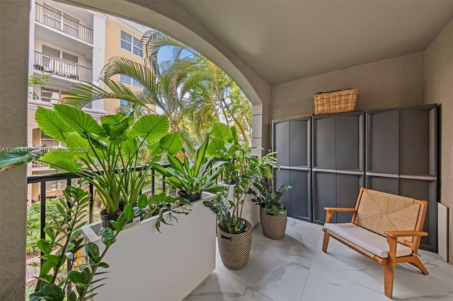 17145 N Bay Road 4204, Sunny Isles Beach, FL 33160
