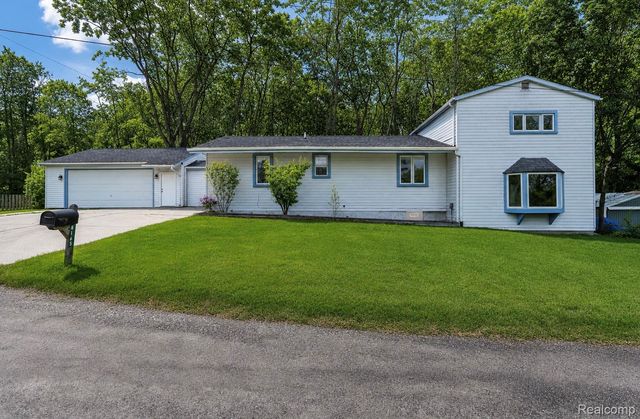 8165 Leonard Drive, Holly Township, MI 48442