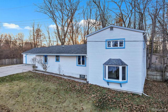 8165 Leonard Drive, Holly Township, MI 48442