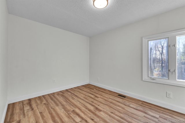 8165 Leonard Drive, Holly Township, MI 48442