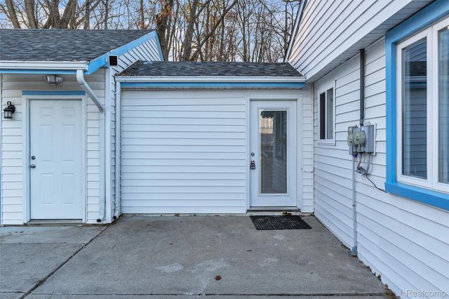 8165 Leonard Drive, Holly Township, MI 48442