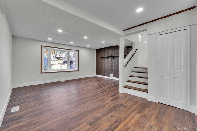 8165 Leonard Drive, Holly Township, MI 48442