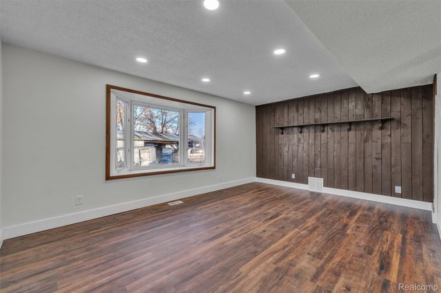 8165 Leonard Drive, Holly Township, MI 48442